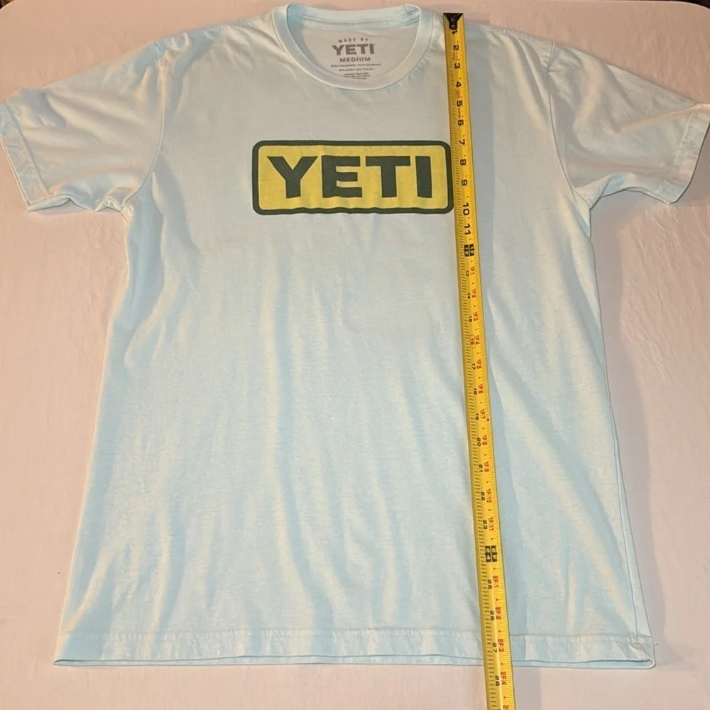 Yeti Men's Light Blue Short Sleeve Logo Badge Graphic Tshirt Size Medium VGUC